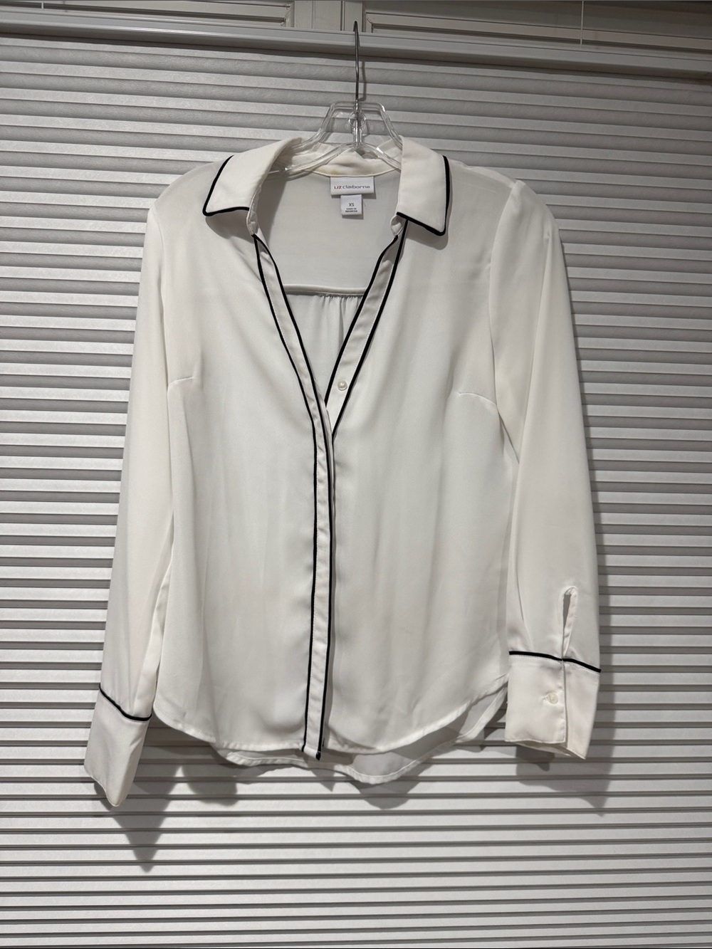 Liz Claiborne White Silk-Blend Piped Button-Up Blouse